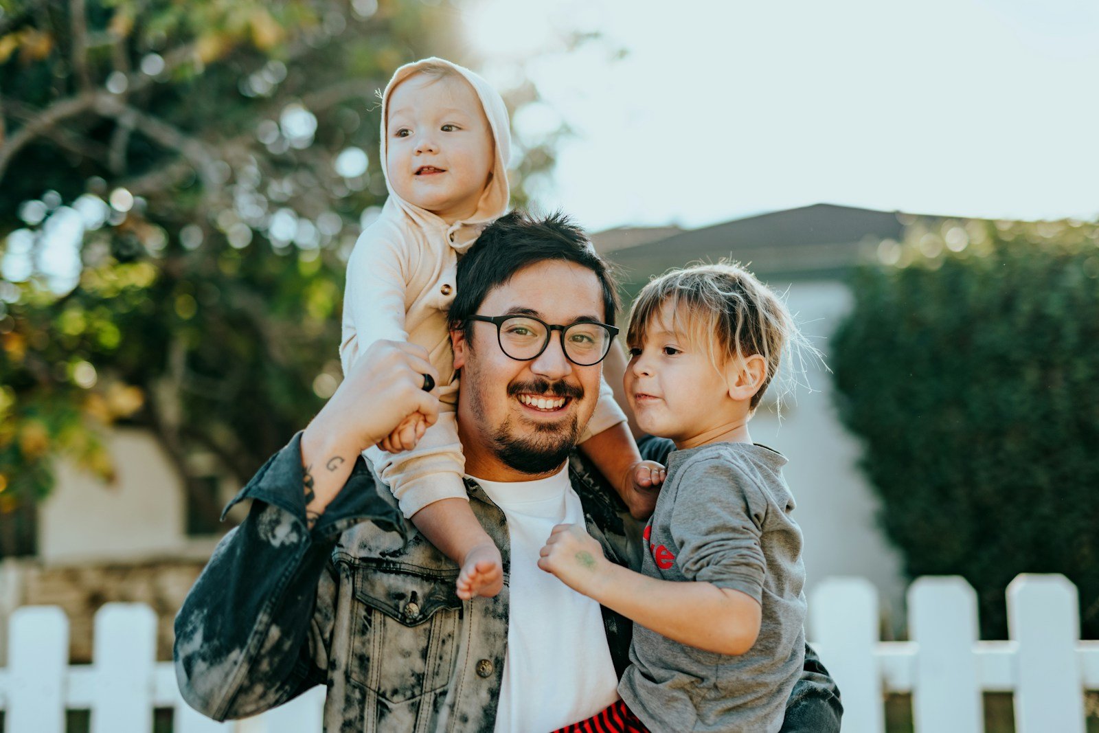 Familia apoyando estudiante